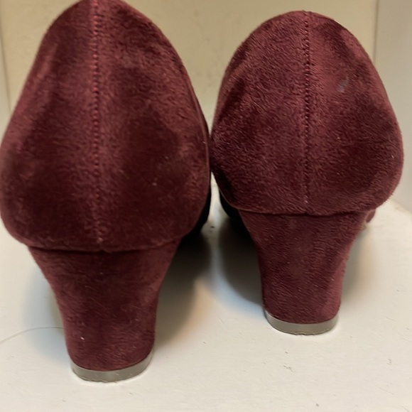 Maroon size 10 chunky heels. - Picture 2 of 5